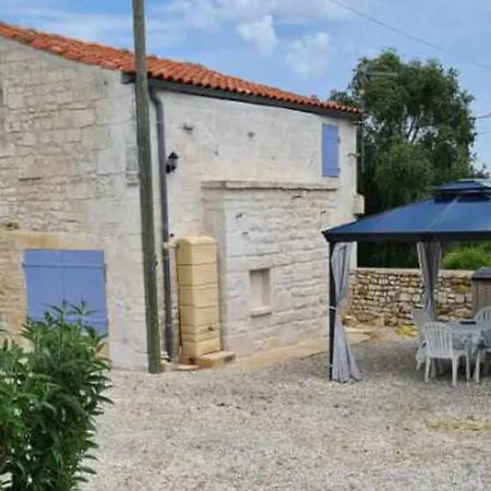 Le Domaine Des 3 îles Hébergement de vacances Romegoux