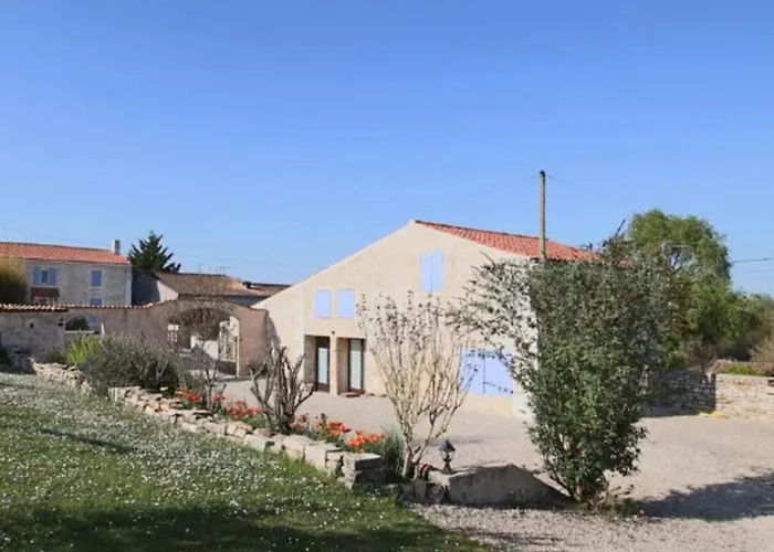 Le Domaine Des 3 Iles 펜션 Romegoux